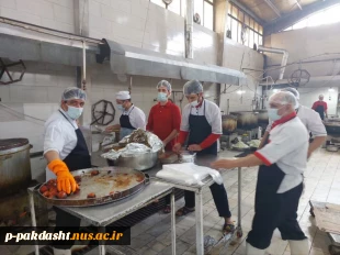 بازدید ریاست دانشکده جناب آقای دکتر پور جوان از محل طبخ غذا در ماه مبارک رمضان 3