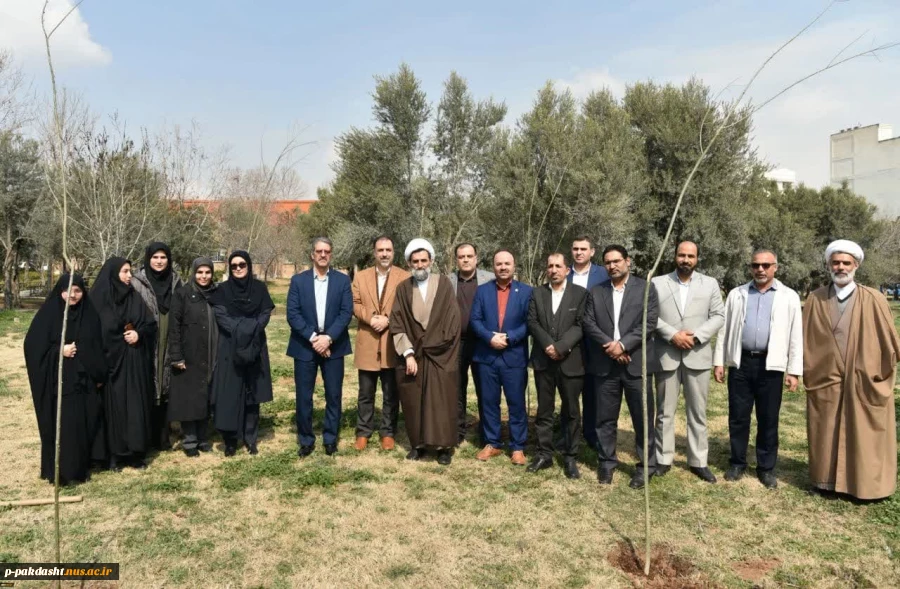 ‌به مناسبت هفته منابع طبیعی و سنت حسنه درختکاری با حضور رئیس دانشگاه ملی مهارت صورت گرفت:
آئین درختکاری و کاشت نهال در محوطه دانشکده دختران دکتر شریعتی تهران
 2