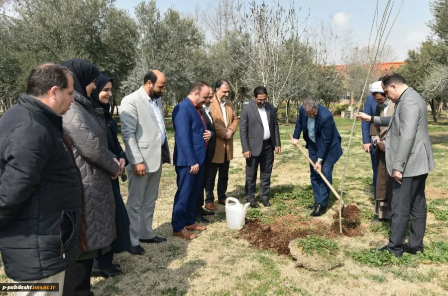 ‌به مناسبت هفته منابع طبیعی و سنت حسنه درختکاری با حضور رئیس دانشگاه ملی مهارت صورت گرفت:
آئین درختکاری و کاشت نهال در محوطه دانشکده دختران دکتر شریعتی تهران
 2