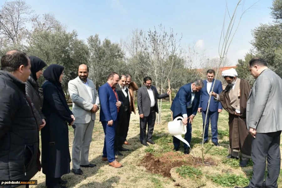 ‌به مناسبت هفته منابع طبیعی و سنت حسنه درختکاری با حضور رئیس دانشگاه ملی مهارت صورت گرفت:
آئین درختکاری و کاشت نهال در محوطه دانشکده دختران دکتر شریعتی تهران
 2