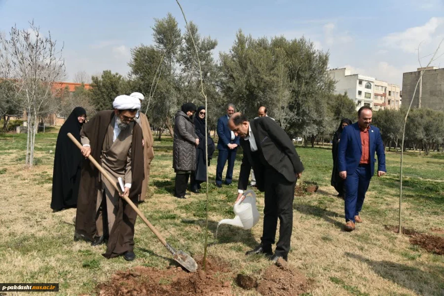 ‌به مناسبت هفته منابع طبیعی و سنت حسنه درختکاری با حضور رئیس دانشگاه ملی مهارت صورت گرفت:
آئین درختکاری و کاشت نهال در محوطه دانشکده دختران دکتر شریعتی تهران
 2
