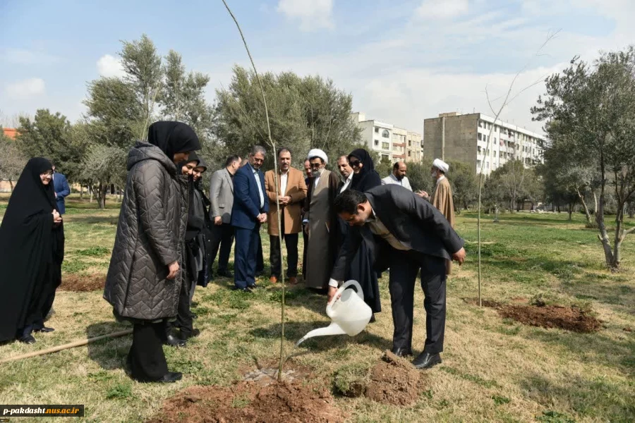 ‌به مناسبت هفته منابع طبیعی و سنت حسنه درختکاری با حضور رئیس دانشگاه ملی مهارت صورت گرفت:
آئین درختکاری و کاشت نهال در محوطه دانشکده دختران دکتر شریعتی تهران
 2