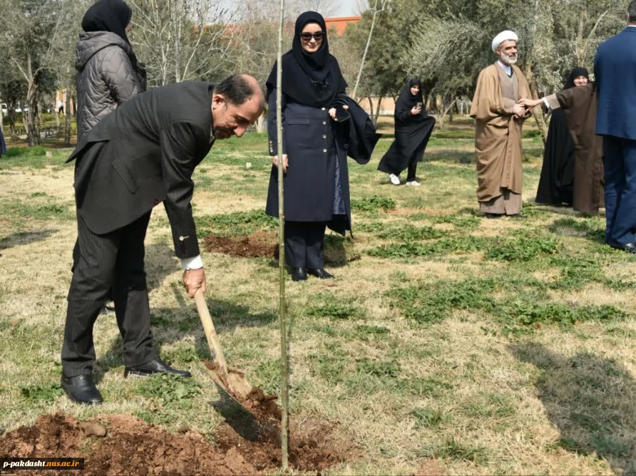 ‌به مناسبت هفته منابع طبیعی و سنت حسنه درختکاری با حضور رئیس دانشگاه ملی مهارت صورت گرفت:
آئین درختکاری و کاشت نهال در محوطه دانشکده دختران دکتر شریعتی تهران
 2