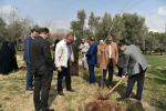 ‌به مناسبت هفته منابع طبیعی و سنت حسنه درختکاری با حضور رئیس دانشگاه ملی مهارت صورت گرفت:
آئین درختکاری و کاشت نهال در محوطه دانشکده دختران دکتر شریعتی تهران
 2