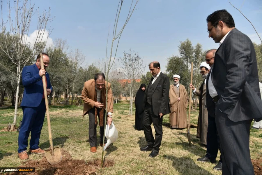 ‌به مناسبت هفته منابع طبیعی و سنت حسنه درختکاری با حضور رئیس دانشگاه ملی مهارت صورت گرفت:
آئین درختکاری و کاشت نهال در محوطه دانشکده دختران دکتر شریعتی تهران
 2