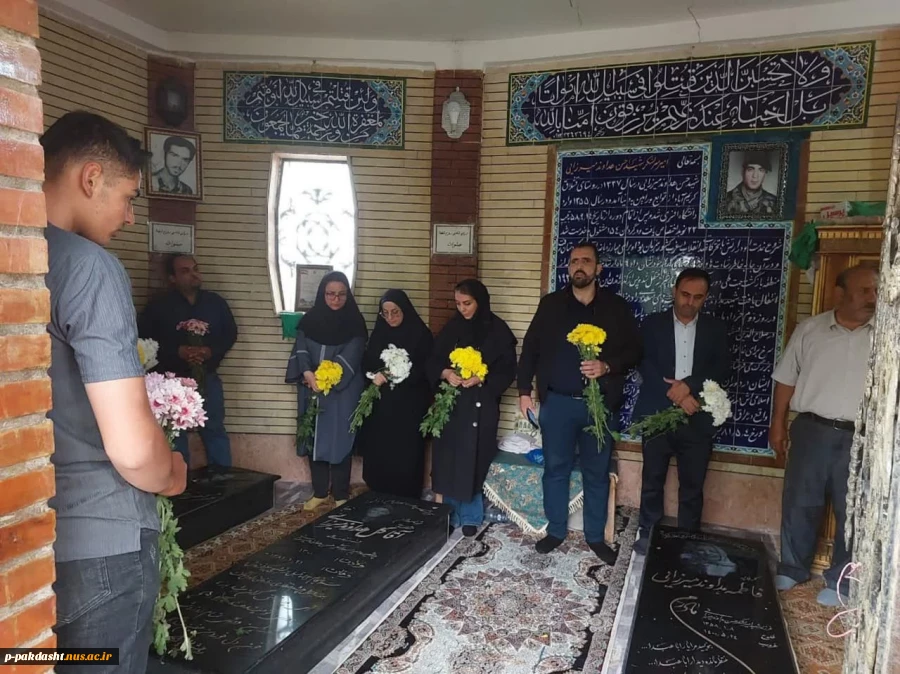آئین غباررویی مزار شهدا آزاده شهید سرلشکر حسن هداوند میرزایی توسط ریاست دانشکده جناب آقای دکتر پورجوان به همراه دانشجویان وهمکاران 3