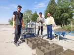 بازدید رئیس دانشکده ملی مهارت کشاورزی پاکدشت جناب آقای دکترخسروپورجوان ازکارگاه تولید بلوک سیمانی توسط دانشجویان 2