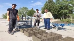 بازدید رئیس دانشکده ملی مهارت کشاورزی پاکدشت جناب آقای دکترخسروپورجوان ازکارگاه تولید بلوک سیمانی توسط دانشجویان 2