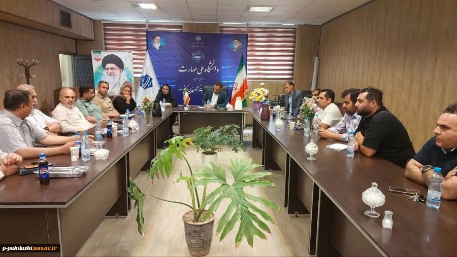 جلسه جناب آقای دکتر پورجوان ریاست دانشکده ملی مهارت کشاورزی پاکدشت با گلکاران شهرستان پاکدشت 3