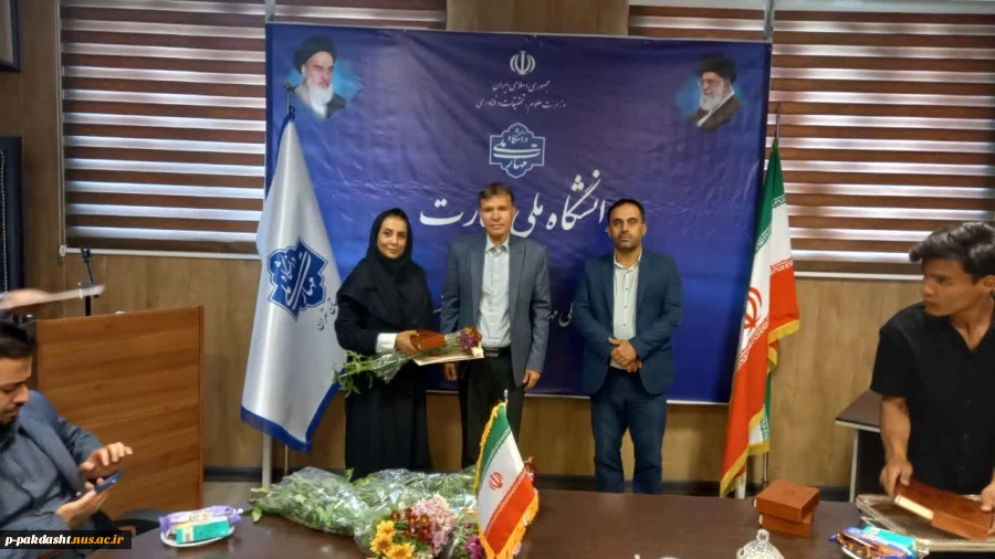 جلسه تقدیر وتشکر از اساتید ودانشجویان برترعلمی با حضورریاست دانشکده  جناب آقای دکتر پور جوان وجناب آقای دکتر اسلامی معاونت مرکز 4
