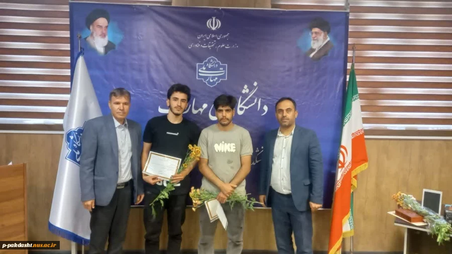 جلسه تقدیر وتشکر از اساتید ودانشجویان برترعلمی با حضورریاست دانشکده  جناب آقای دکتر پور جوان وجناب آقای دکتر اسلامی معاونت مرکز 8