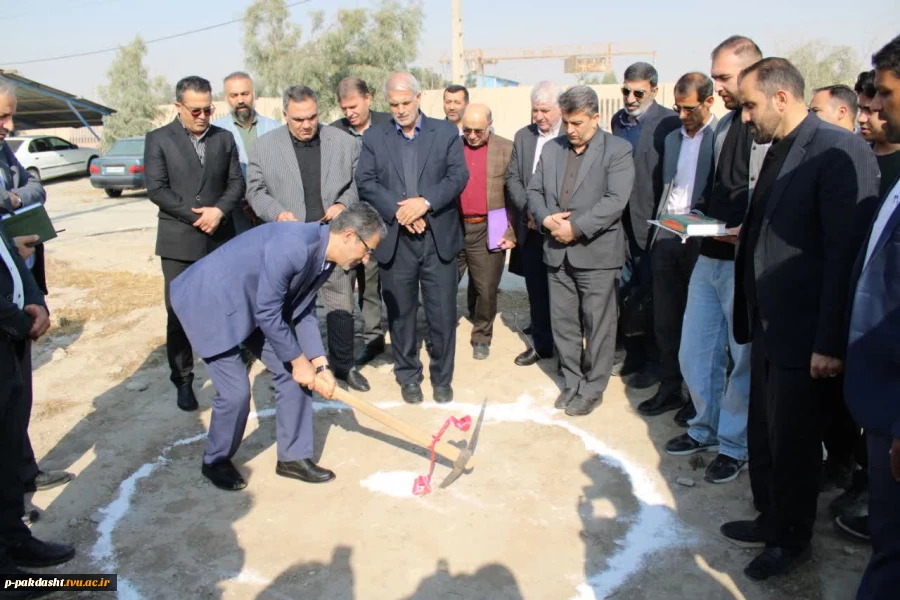 افتتاح کلینیک تخصصی گیاه پزشکی و کلنگ زنی سوله کارگاه ماشین آلات کشاورزی دانشکده ملی مهارت کشاورزی پاکدشت با حضور مسئولین محترم دانشگاه ملی مهارت و شهرستان پاکدشت.  7