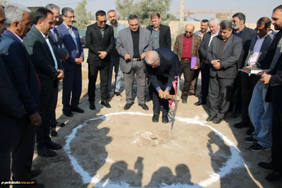 افتتاح کلینیک تخصصی گیاه پزشکی و کلنگ زنی سوله کارگاه ماشین آلات کشاورزی دانشکده ملی مهارت کشاورزی پاکدشت با حضور مسئولین محترم دانشگاه ملی مهارت و شهرستان پاکدشت.  8