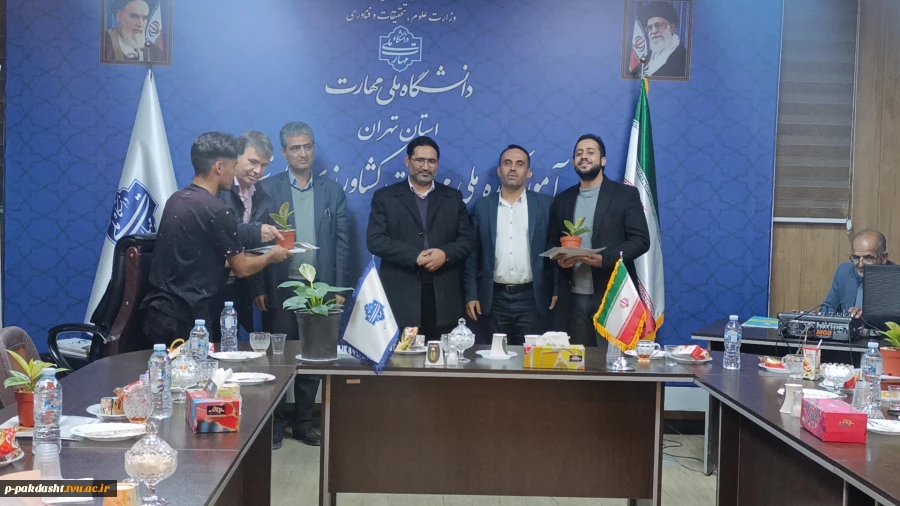 برگزاری جشن دانشجویی به مناسبت 16 آذر ماه روز دانشجو و هفته پژوهش با حضور جناب آقای دکتر جعفری کرمانی معاون محترم فرهنگی و دانشجویی دانشگاه ملی مهارت در دانشکده ملی مهارت کشاورزی پاکدشت 2