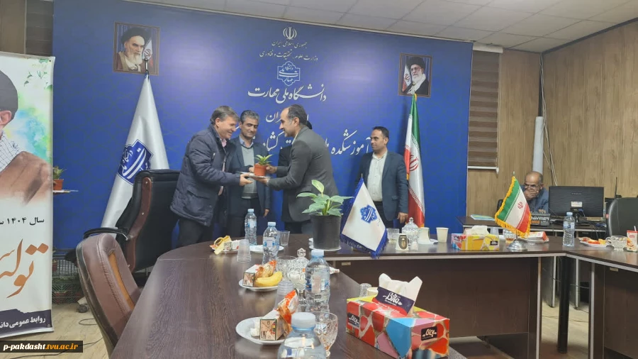 برگزاری جشن دانشجویی به مناسبت 16 آذر ماه روز دانشجو و هفته پژوهش با حضور جناب آقای دکتر جعفری کرمانی معاون محترم فرهنگی و دانشجویی دانشگاه ملی مهارت در دانشکده ملی مهارت کشاورزی پاکدشت 6