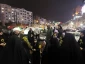 اهدای  ۵۰۰ شاخه گل آفتابگران  در بین حاضرین در تجمعات شبانه